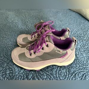 L.L. Bean Women's TEK 2.5 Waterproof Hiking/Walking Shoes Purple Size 6.5 Wide